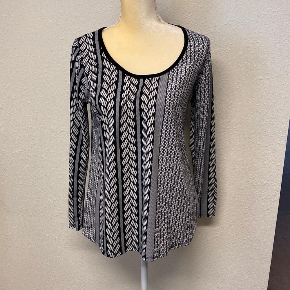 5 for $20 💋 Black and white striped LuLaRoe top